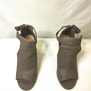 Camel or tan colour bootees with open toe